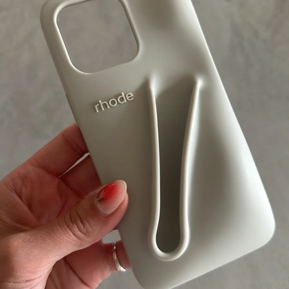 NWOT RHODE 15 PRO MAX IPHONE CASE GREY LIP CASE